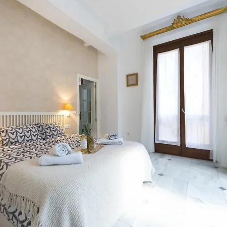 Stupendous In Centre Apartment *